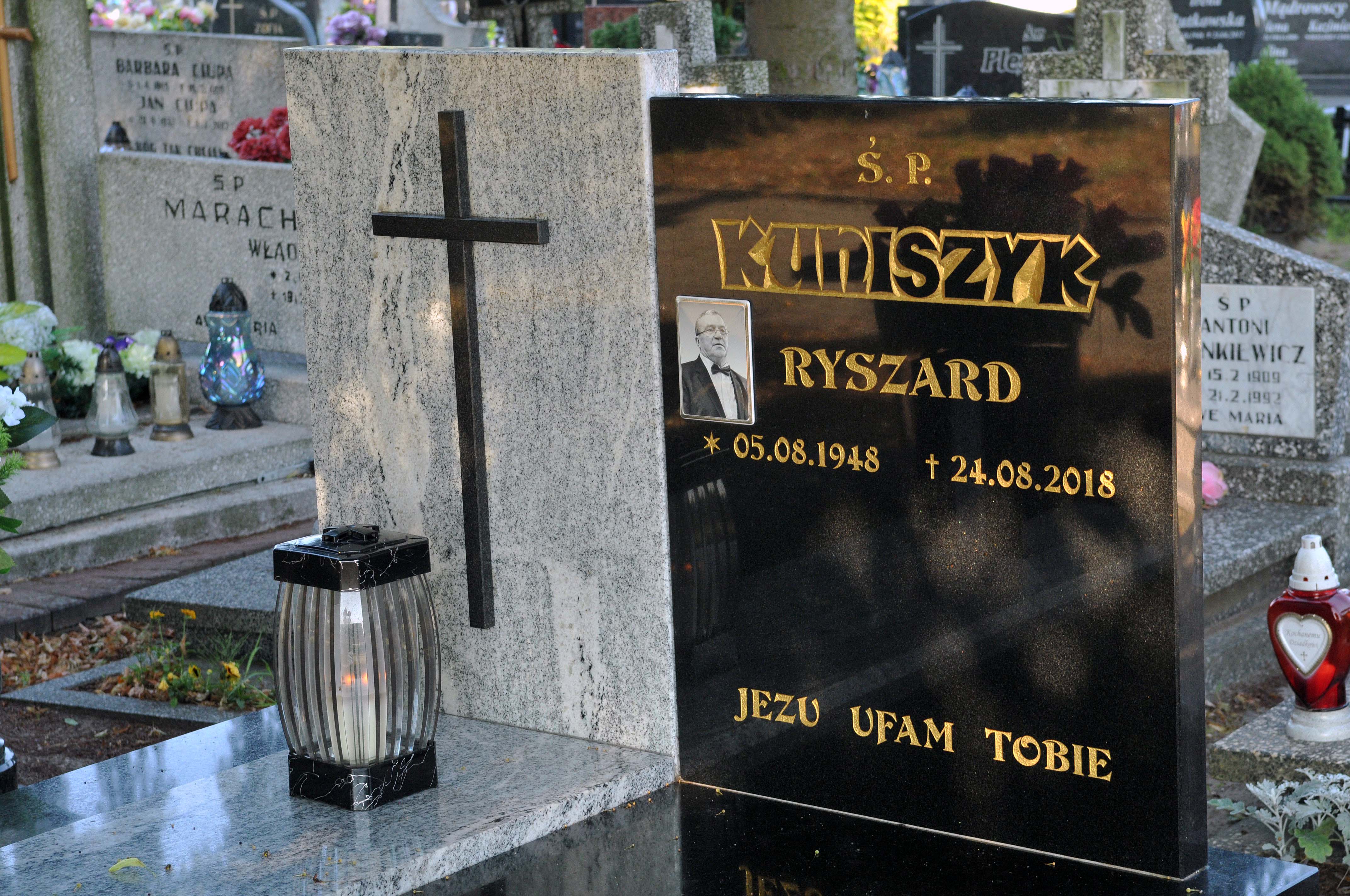 Ryszard Kuniszyk 1948 Bydgoszcz  NMP z Góry Karmel - Grobonet - Wyszukiwarka osób pochowanych